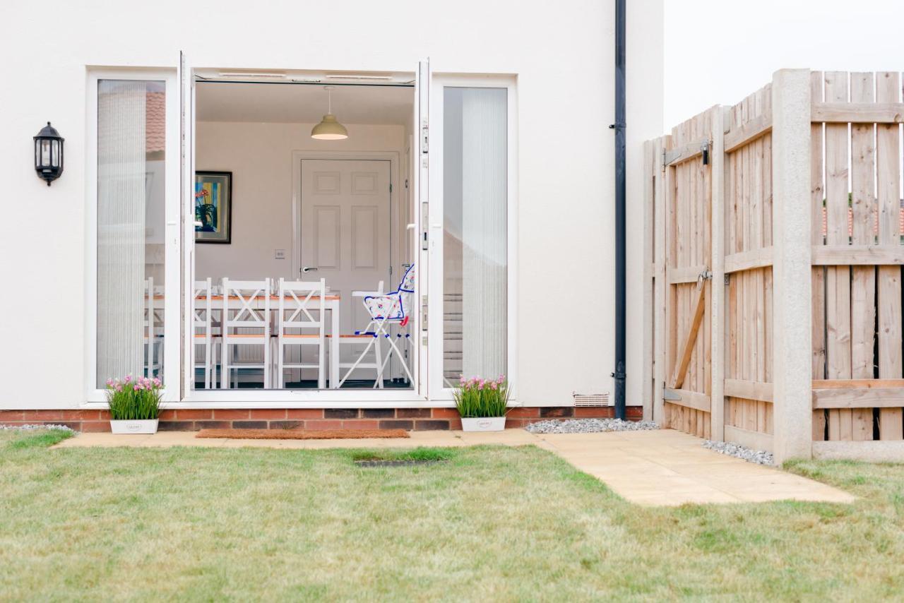 Oakley - Large, Elegant, Dog Friendly & Parking Villa Whitby Esterno foto
